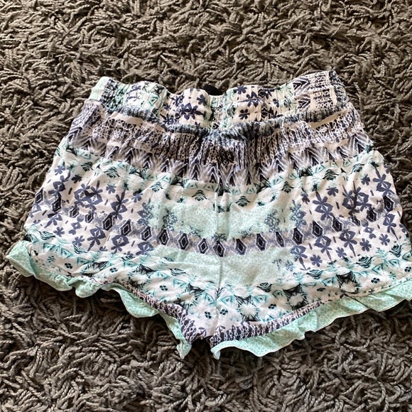 Women’s Shorts - Picture 2 of 3